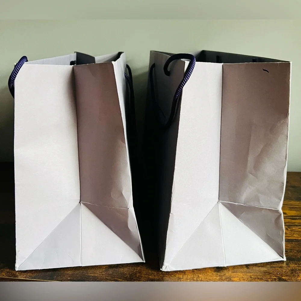 Light purple Bergdorf Goodman 2 gift Bags - Picture 4 of 9